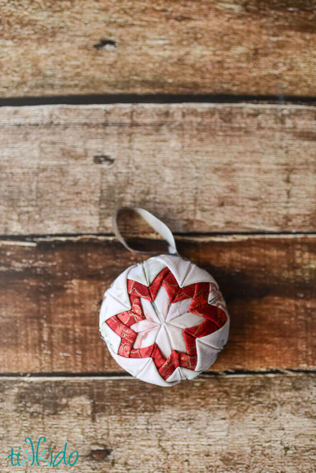 One no sew quilted star Christmas ornament in red, pink, and white colors.