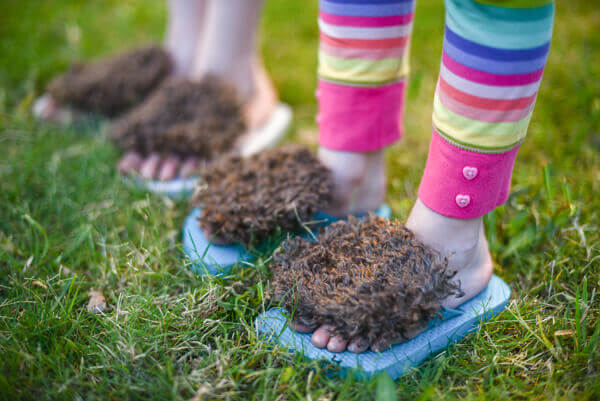 How to Make Hairy Hobbit Feet Flip Flops | Tikkido.com