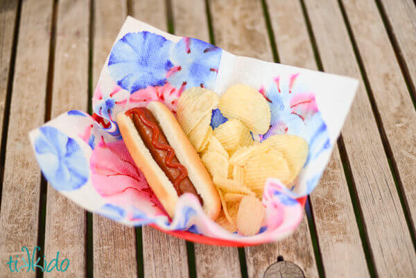 4th of July hot dog fireworks napkins