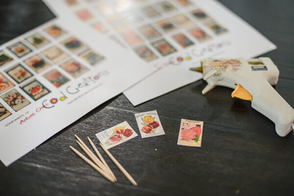 Printable vintage seed packet cupcake toppers to make the easiest spring garden cupcakes.