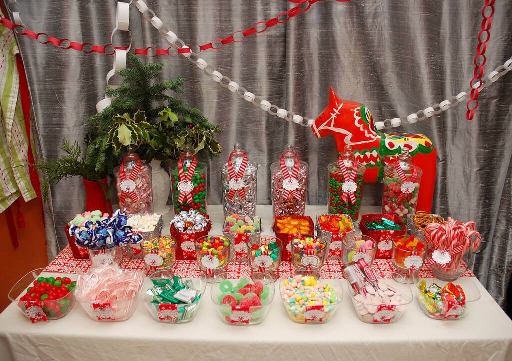 DIY Festive Butcher Paper Tablecloth {Happy New Year}