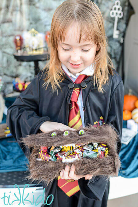 Harry Potter Monster Book of Monsters Candy Box Tutorial | Tikkido.com