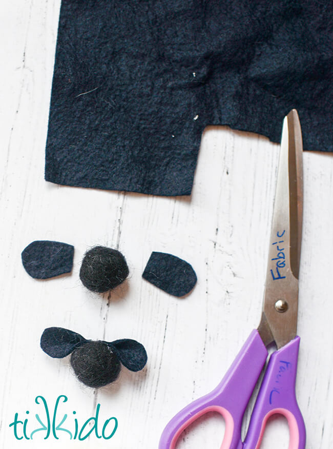 Steps for making felt sheep's heads for Easter Sheep Napkin Rings.