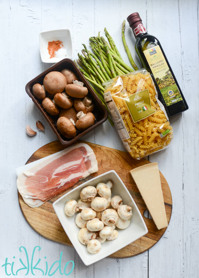 Prosciutto, Asparagus, and Mushroom Pasta | Tikkido.com