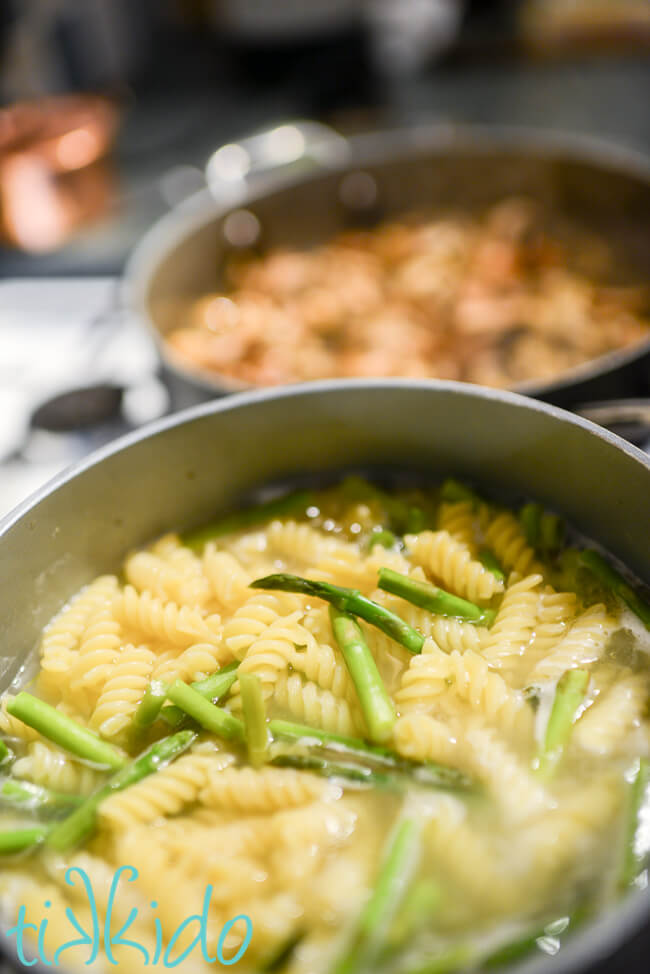 Asparagus and pasta cooked together for Recipe for Asparagus Pasta.