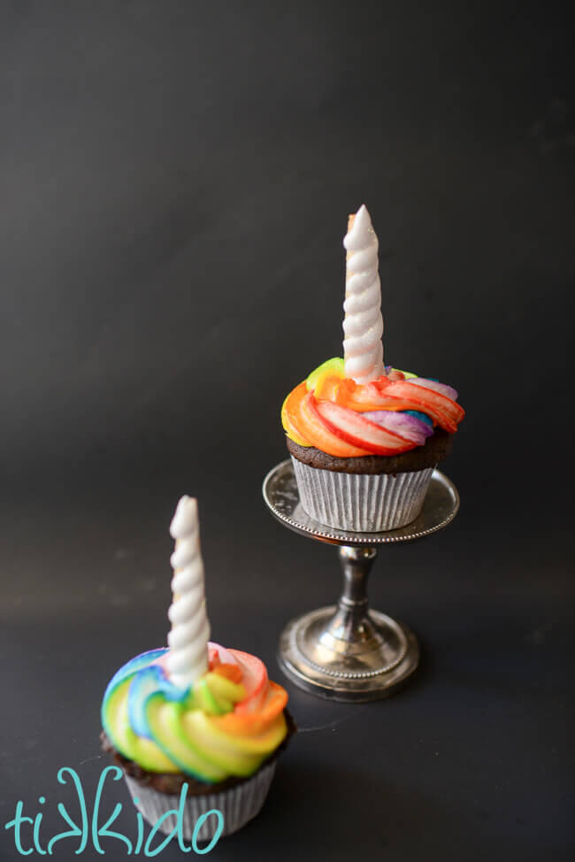 rainbow unicorn cupcakes with edible cookie unicorn horn