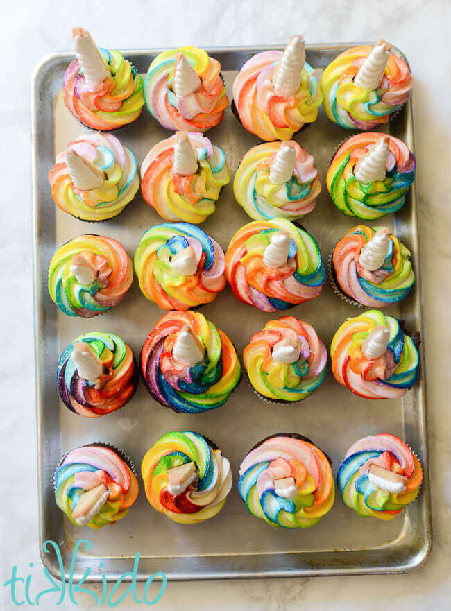 Rainbow Unicorn Cupcakes with Edible Cookie Unicorn Horn Cupcake ...