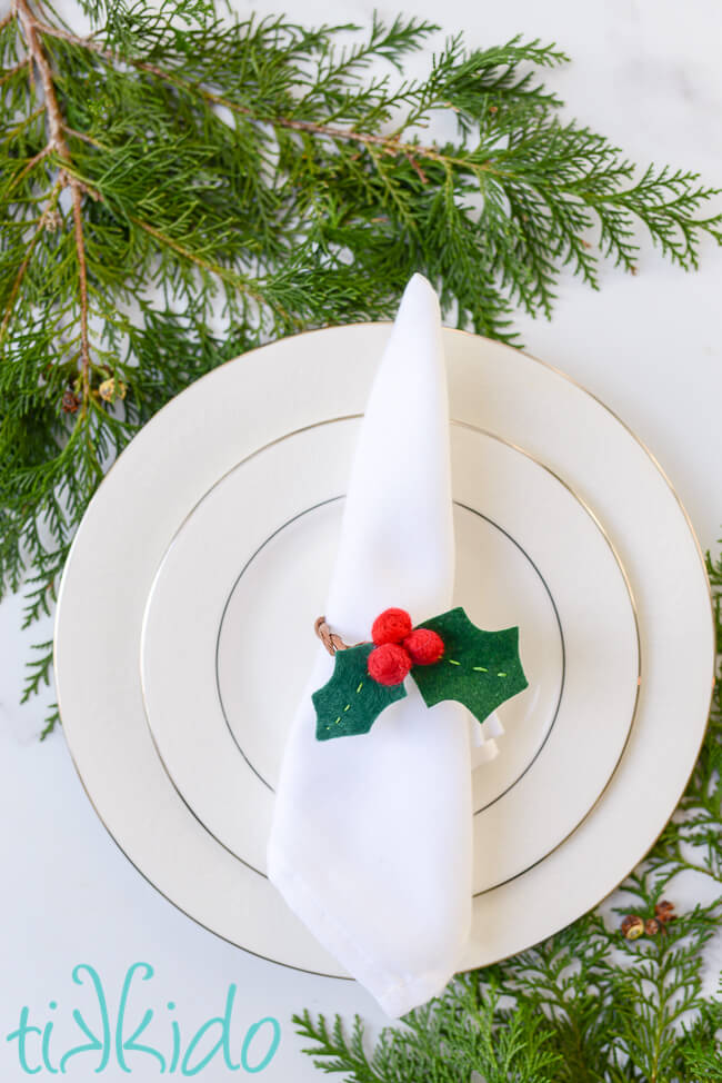 Felt Holly Christmas Napkin Rings | Tikkido.com