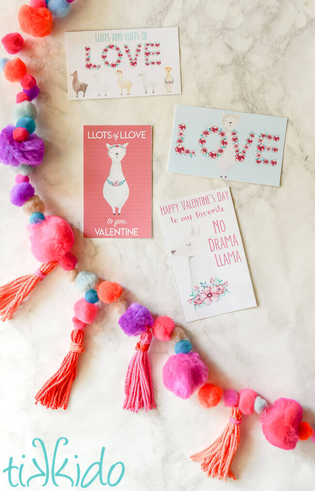 Free printable llama themed valentines for Valentine's Day.