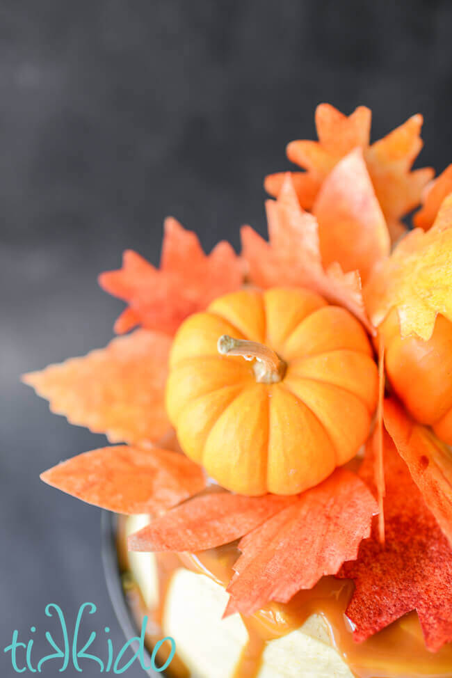 Three techniques for coloring wafer paper to make these gorgeous edible fall leaves.