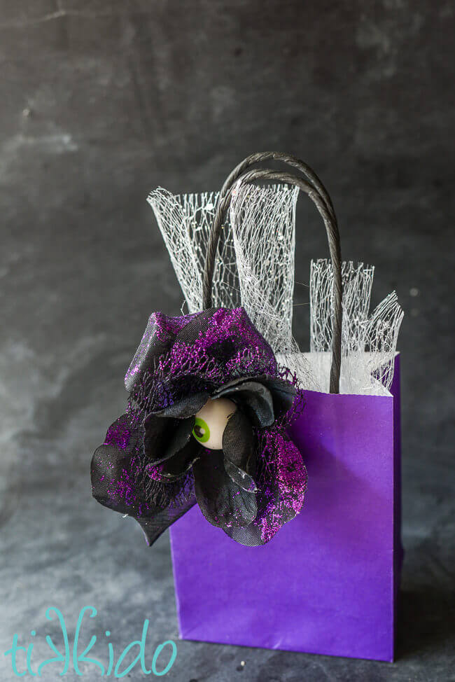 Make Your Own Halloween Treat Bags from Wrapping Paper! - Ella