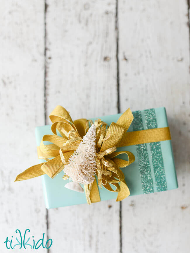 Simple Ways to Wrap with Glitter Paper: 11 Steps (with Pictures)