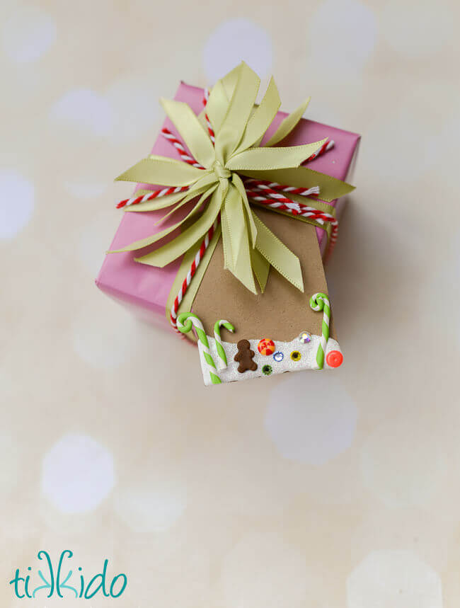 DIY Christmas Gift Tag inspired by gingerbread houses.