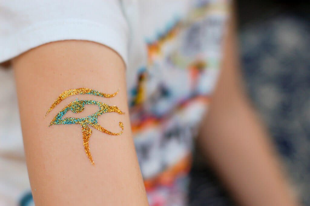 25 Tremendous Glitter Tattoos That Sparkle With Tiny Dots