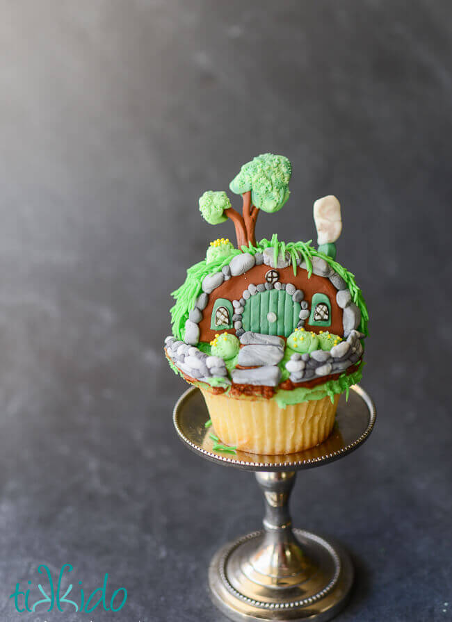 Hobbit cupcakes from Lord of the Rings made to look like hobbit holes from the Shire.