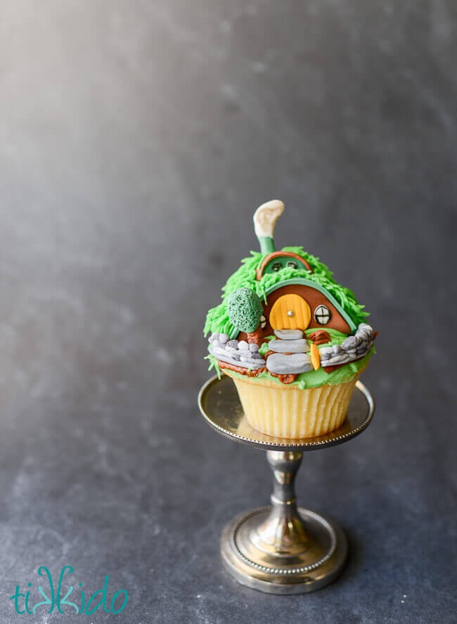 Hobbit cupcakes from Lord of the Rings made to look like hobbit holes from the Shire.