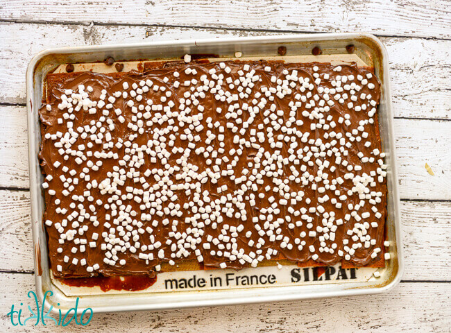 Pan of unbroken S'mores Toffee on a white wooden table.