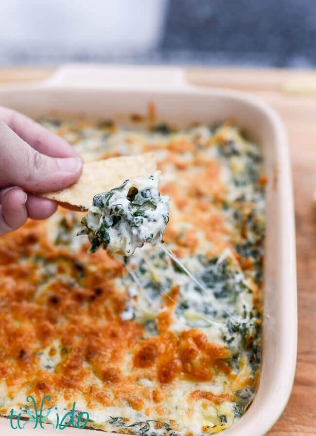 Amazingly delicious and LIGHT spinach artichoke dip recipe.