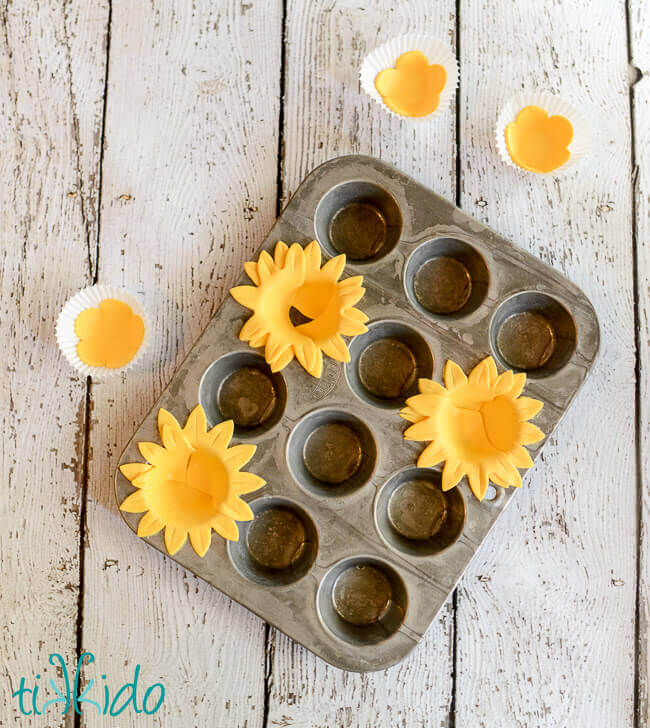 Yellow gum paste petals to make sunflower brigadeiros