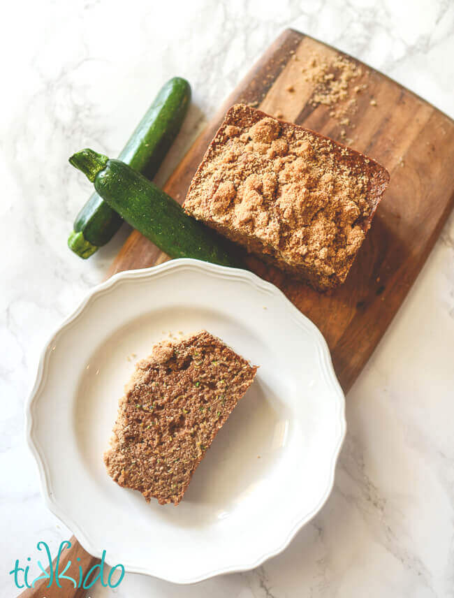 Zucchini bread with crumb topping 